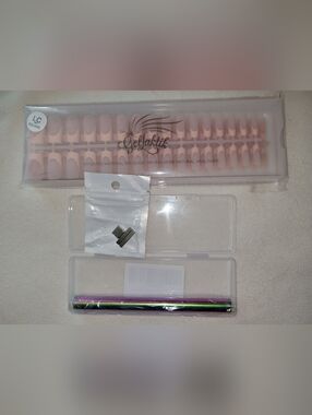 Gelaktik French Tip Quick-Drying Press-on Nails+ Magnetic Wand Boxed 4 Tips